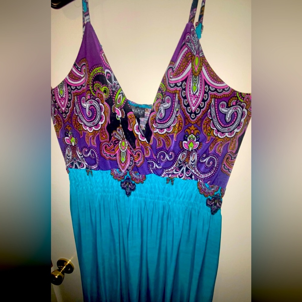 JouJou Plus adjustable strap flowing dress. Size 2x. Dress is colorful.